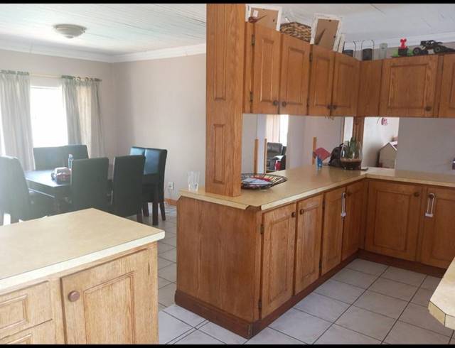 4 BEDROOM HOUSE FOR SALE IN PETERSFIELD